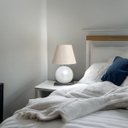 Ver imagem 5 de Abajur Pequeno para Quarto Luminária de Mesa Bola Pérola com Cúpula 38x23 Cm