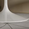 Mesa de Jantar Saarinen Tulipa Redonda - 107 Cm - Laca Acetinada Branca com Vidro - 4
