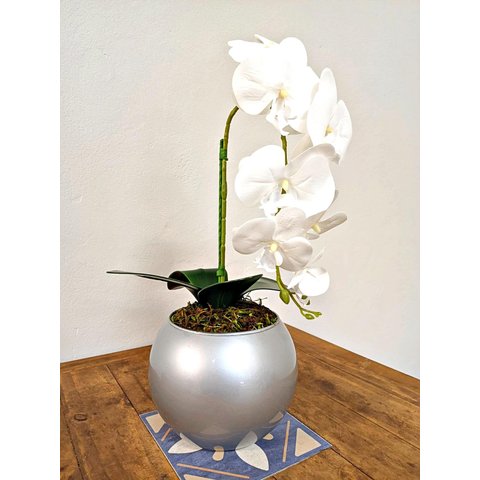 Arranjo de Orquídea Artificial Branca em Aquário Cinza