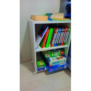 Mesa de Cabeceira com Rodinhas e Prateleira - Compmovel