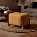 Ver imagem 3 de Puff Curvo Pé de Madeira Decorativo para Sala Orgânico Confortável e Reforçado Bouclé Fluffy