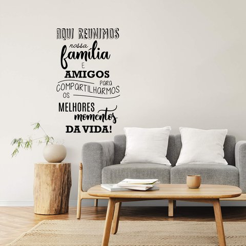 Adesivo Decorativo Parede Frase Aqui Reunimos Nossa Família e Amigos Porta Hall Entrada Kanto Store 