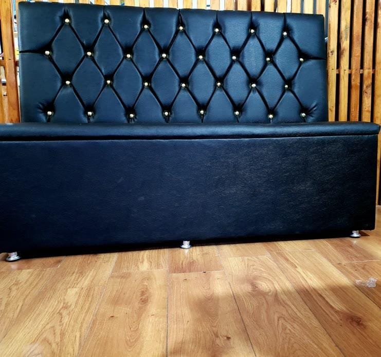 POLTRONA  SOFA BOOTH 1,80CM COR PRETO CAPITONE DUPLO A MÃO BOTOES DOURADO SKU155 - 4