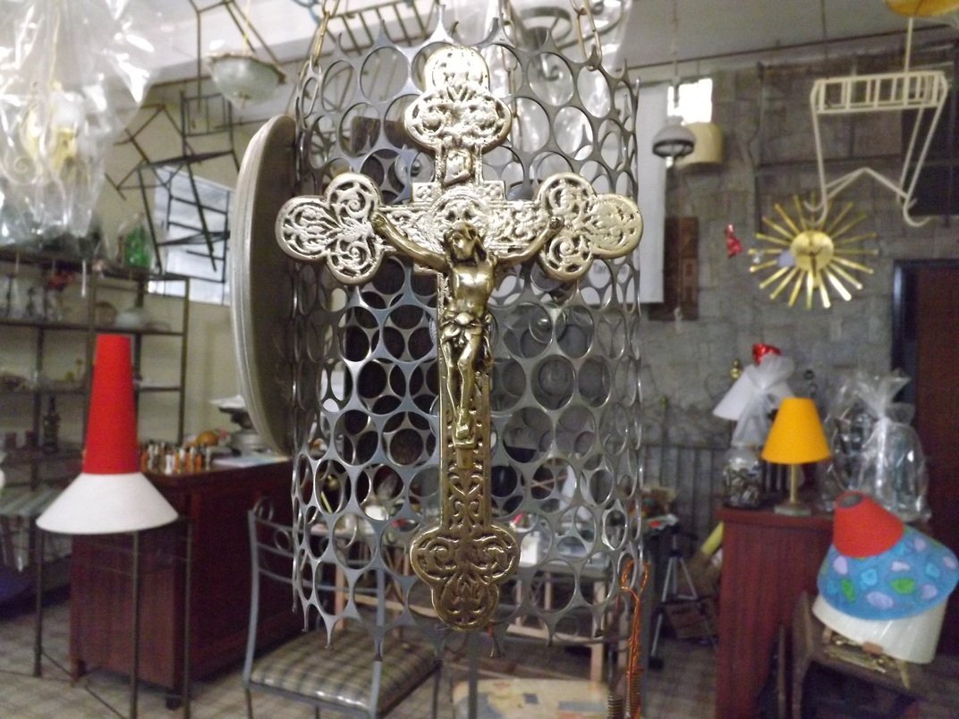 Crucifixo Trino de Parede em Latão 100% Reciclado SAT Dourado de Parede - 2