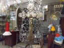 Ver imagem 2 de Crucifixo Trino de Parede em Latão 100% Reciclado SAT Dourado de Parede