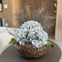 Ver imagem 1 de Arranjo Grande Centro de Mesa Hortênsias Azul Artificial Vaso Incolor