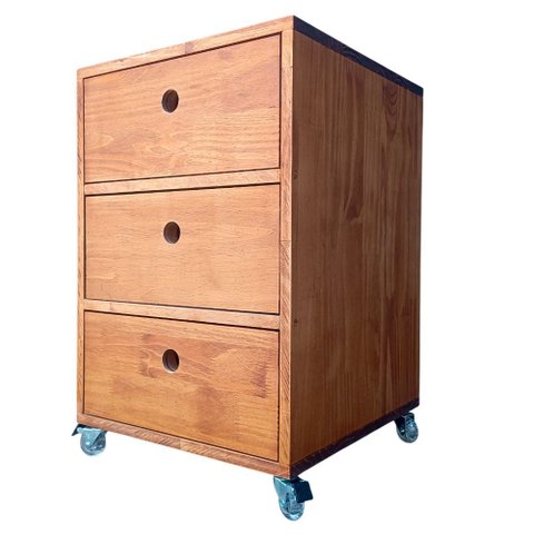 Gaveteiro de Madeira Maciça Pinus Finger com 3 Gavetas e 4 Rodízios Cor Castanheira