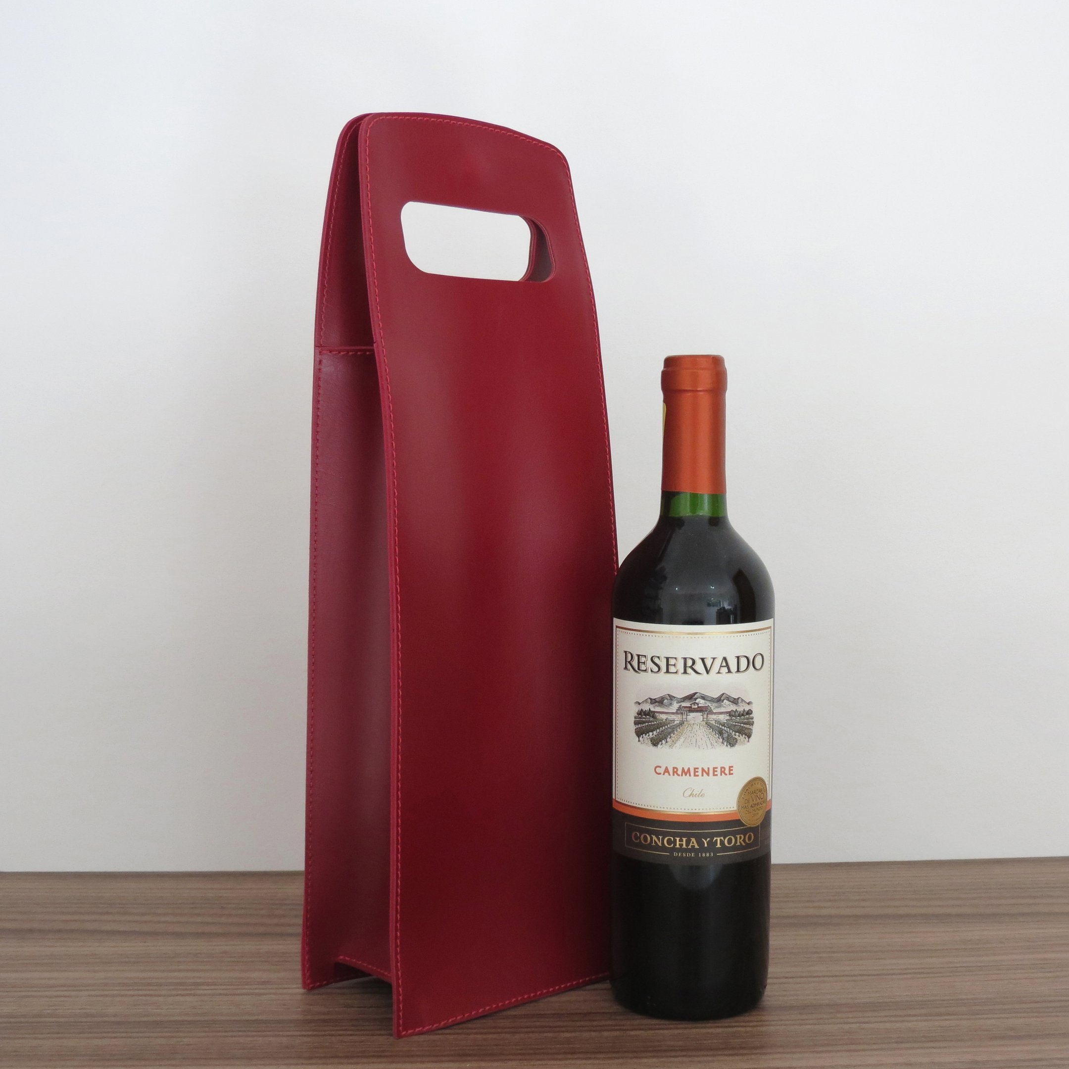 Porta Garrafa de Vinho em Corino com Alça Cor Vermelho Matte - 1