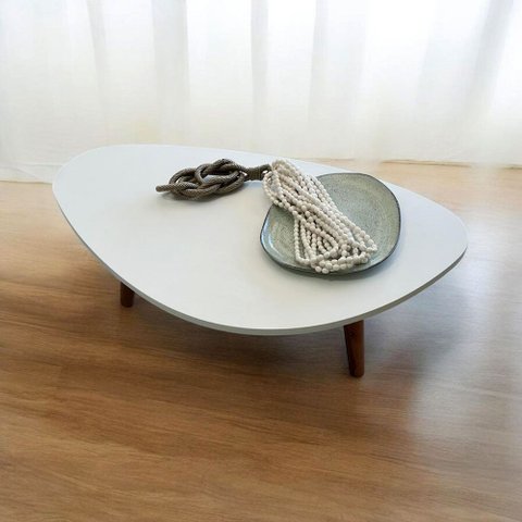 Mesa de Centro Orgânica Pés Palito em Madeira 90x52cm