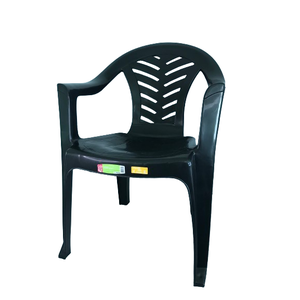 Cadeira Plástica até 154kg Resistente Área Piscina Preto