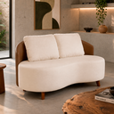 Ver imagem 1 de Sofá Orgânico Curvo 2 Lugares Tecido Bouclé Offwhite Acabamento em Courino Sala Recepção