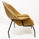 Ver mais imagens de Poltrona Decorativa Womb Chair com puff cor Caramelo Pés Pretos