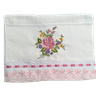 Toalha de Lavabo, de Mão, Estampa: Ramalhete de Rosa e botões. Cor: Branco Dohler Artesanalle - 1
