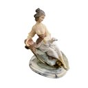 Ver imagem 1 de Escultura Decorativa em Porcelana Moça e Seu Cachorro Tons Suaves 20X16X11,5cm para Aparador e Estan
