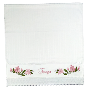 Toalha de Banho Bordada. Estampa: Lírios. Cor Branco. Dohler Artesanalle