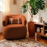 Poltrona Orgânica Chloe Boucle Terracota Redonda Decorativa com Almofada Plumante - Arkell - 1