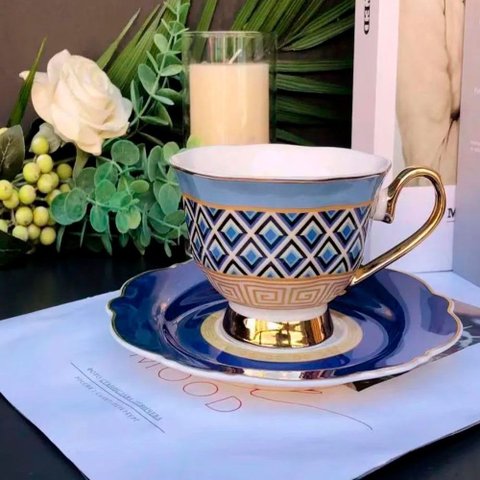 Jogo de Xícaras em Porcelana Branco com Azul para Chá e Café 12 Peças