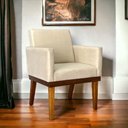 Ver imagem 2 de Poltrona Decorativa para Sala Recepção Consultório Escritório Base em Madeira Divine Suede