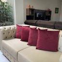 Ver imagem 3 de Kit Poltrona Giovana Giratória Cromado, Puff Quadrado e Almofadas em Sued Premium: Marsala