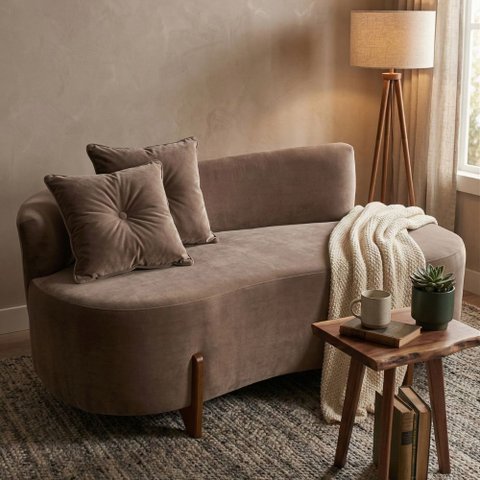 Sofá Orgânico 2 Lugares c/2 Almofadas Curvo Sala Recepção Luna Veludo Cappuccino - Montanaris Decor