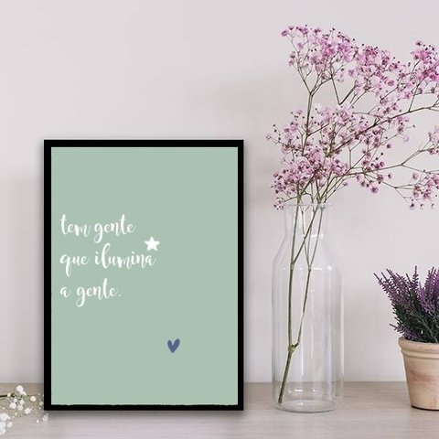 Quadro Tem Gente Que Ilumina A Gente 33x24cm:Madeira preta