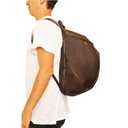 Ver imagem 2 de Mochila Masculina de Couro Grande Cor Marrom com Faixa Branca? Não