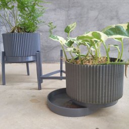 Conjunto de vasos Linhas M - com pratinho e tripé - Cinza Chumbo - 2