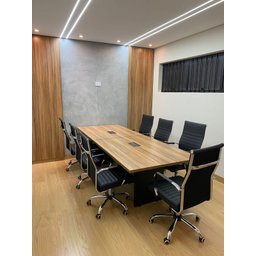 Mesa de Reunião 8 Pessoas 2,70m Nogal 2 Caixas de Tomadas F5 - 9 Mesa de Reunião 8 Pessoas 2,70m Nogal 2 Caixas de Tomadas F5 - 9