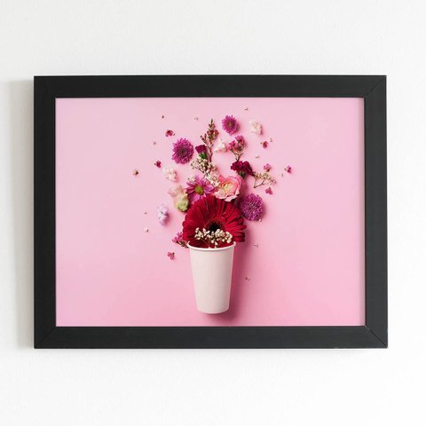 Quadro Vaso de Flores Rosa Minimalista Moldura Preta 60x40cm