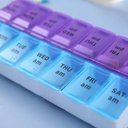 Ver imagem 3 de Porta Comprimidos Semanal 2 Divisórias Organizador Caixa Remédios Cápsulas Suplementos