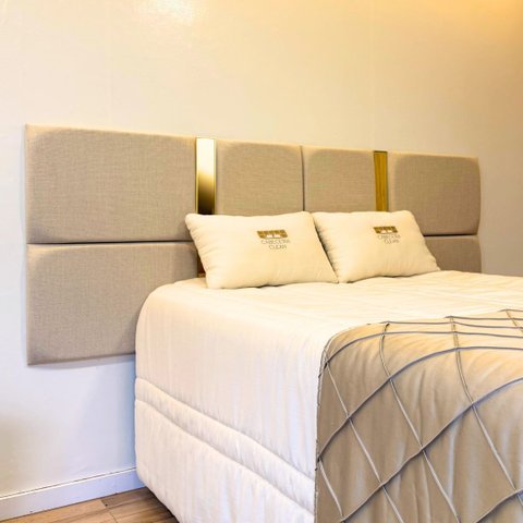 Cabeceira Estofada Casal Queen e King em Linho com Acrílico Espelhado