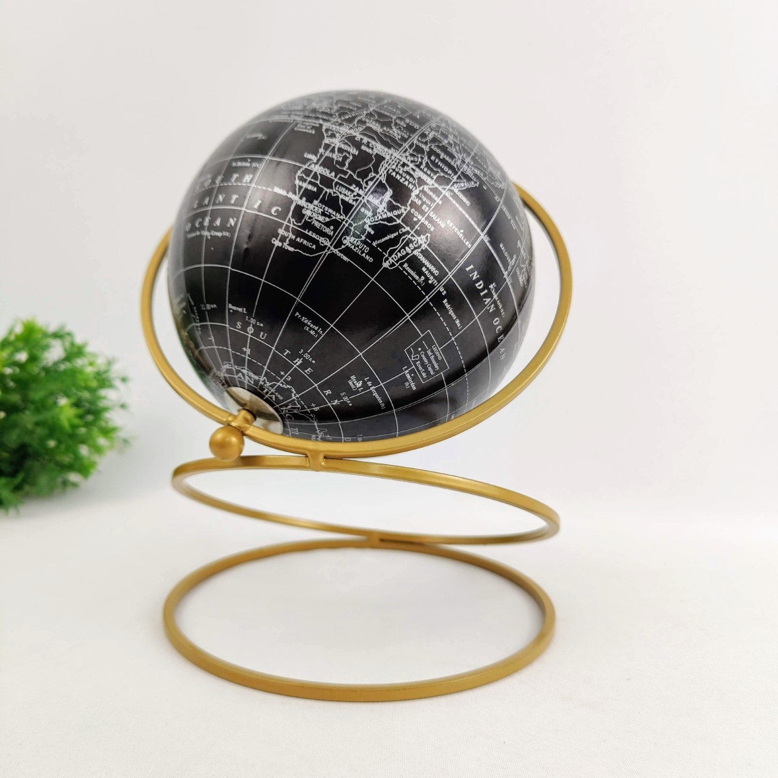 Globo Terrestre Decorativo Preto E Dourado 25x19x19cm - 3