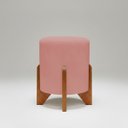 Ver imagem 5 de Puff Decorativo Eloah Redondo Assento Extra para Sala Quarto Suede Pufe com Pés de Madeira