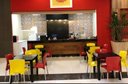 Ver imagem 2 de Conjunto 1 Mesa Quadrada e 4 Cadeiras com Pés de Alumínio Cor:preto e Amarelo