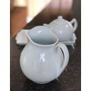 Ver imagem 5 de Jogo Café e Chá, Bandeja + Bule Chaleira 830ml + Jarra clássica 1,3L - Porcelana Branca