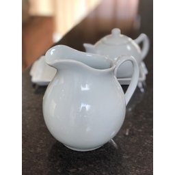 Jogo Café e Chá, Bandeja + Bule Chaleira 830ml + Jarra clássica 1,3L - Porcelana Branca - 2
