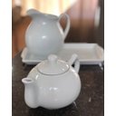 Ver imagem 6 de Jogo Café e Chá, Bandeja + Bule Chaleira 830ml + Jarra clássica 1,3L - Porcelana Branca