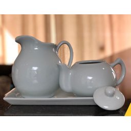 Jogo Café e Chá, Bandeja + Bule Chaleira 830ml + Jarra clássica 1,3L - Porcelana Branca - 3