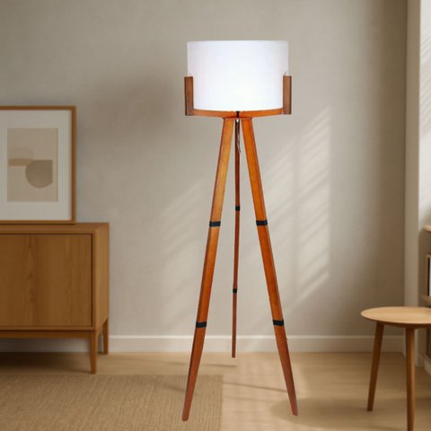 Luminária Lisboa Tripé Madeira Maciça e Tecido Aconchegante:palha