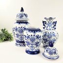 Ver mais imagens de Kit de Porcelana Azul e Branca Potiche e Vaso Decoração