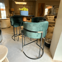 Ver imagem 3 de Banqueta Debora Concha Veludo Verde Design Sofisticado e Acabamento Premium