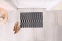 Ver imagem 1 de Tapete Capacho Porta Entrada 65CMX40CM Zig Zag Chevron Preto