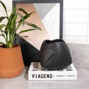 Ver imagem 2 de Vaso Decorativo Dobradura Preto em Cerâmica 16,5x17,5cm - D’Rossi