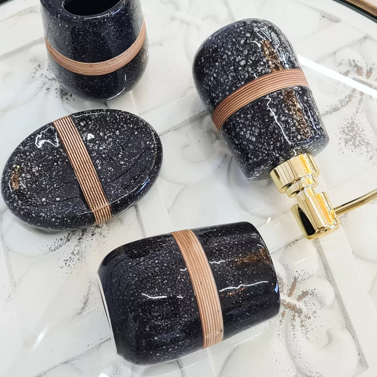 Kit Banheiro Preto Lavabo 4 Peças Detalhe Madeira - 4