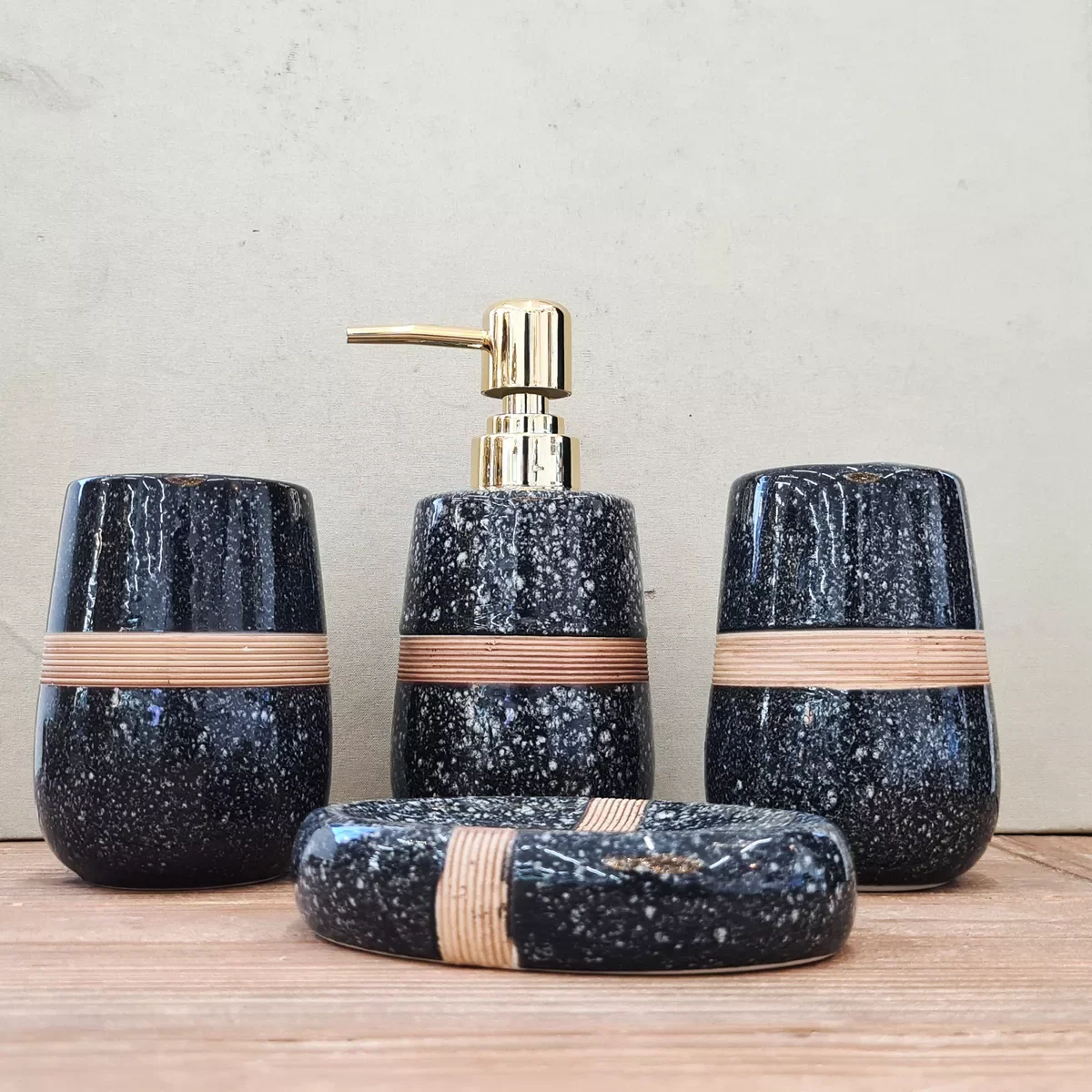 Kit Banheiro Preto Lavabo 4 Peças Detalhe Madeira - 3