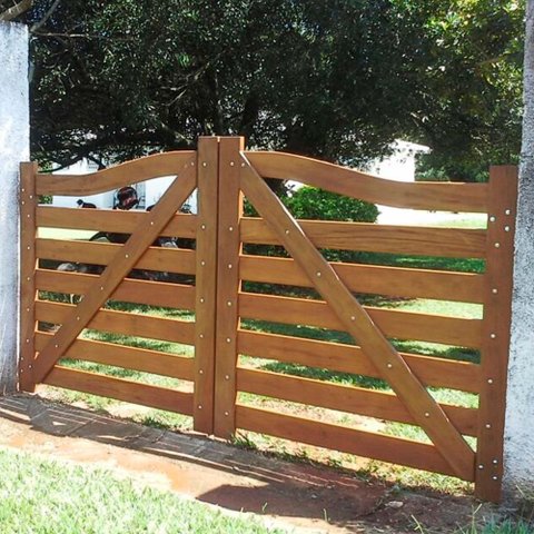 Porteira de Madeira Modelo Arco 7 Réguas