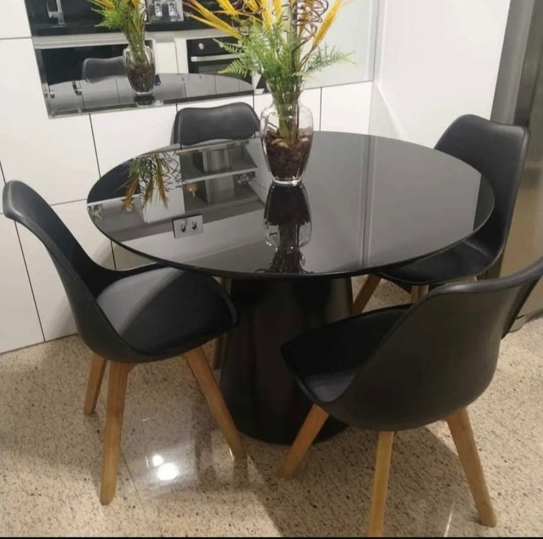 Mesa De Jantar Cone Laqueada Tampo Redondo De Vidro Redondo 100cm Preto ...
