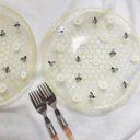 Ver imagem 3 de Kit Conjunto com 2 Pratos Sobremesa Abelhinhas 20cm