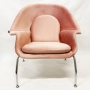 Ver imagem 4 de Poltrona Womb Chair com puff veludo rose envelhecido - Poltronas do Sul