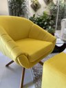 Ver imagem 7 de Kit Poltrona Giovana Giratória Ferro e Madeira, Puff Quadrado e Almofadas em Sued Premium: Amarelo